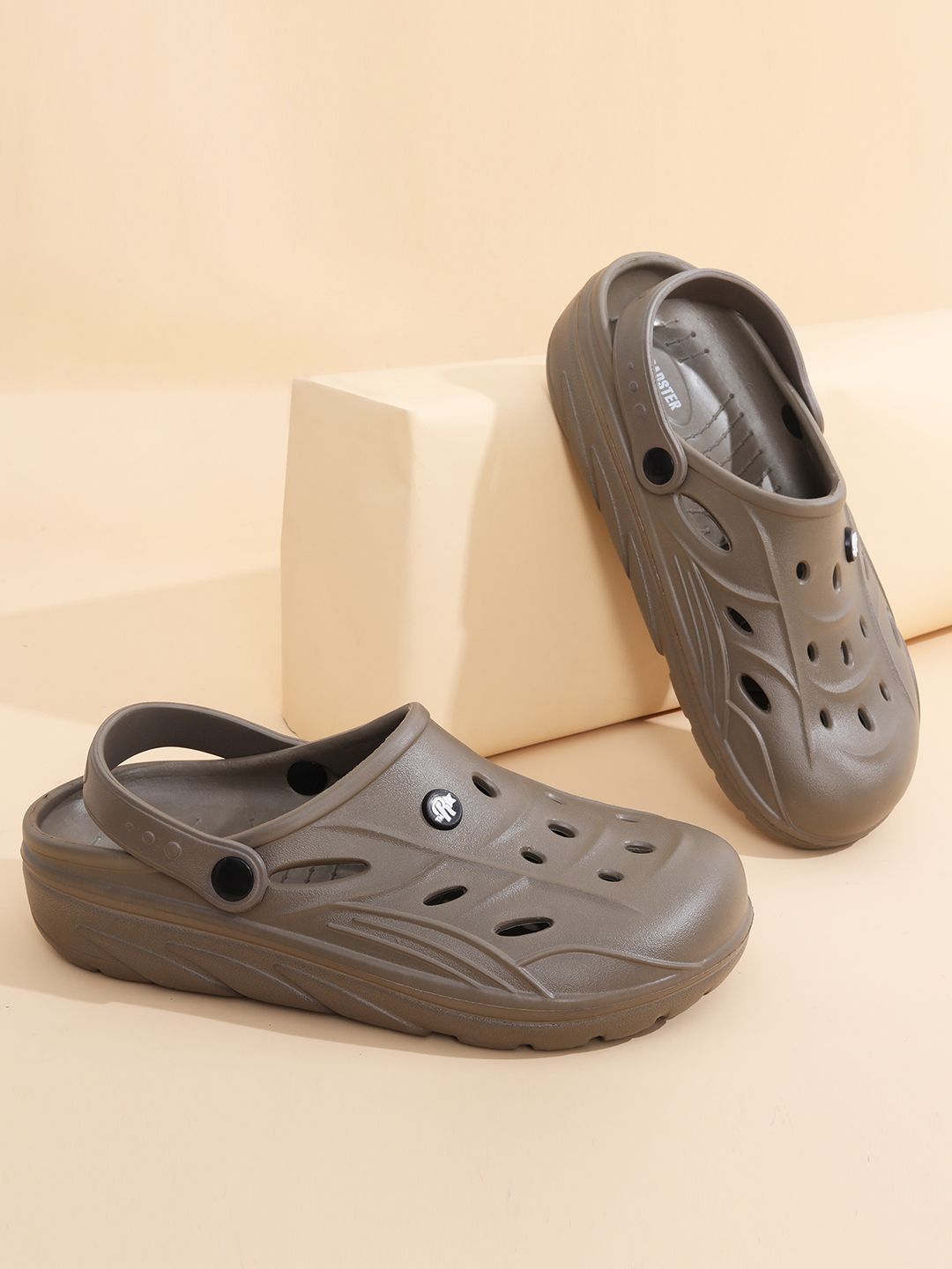 Roadster The Lifestyle Co Men ComfyCrest Clogs