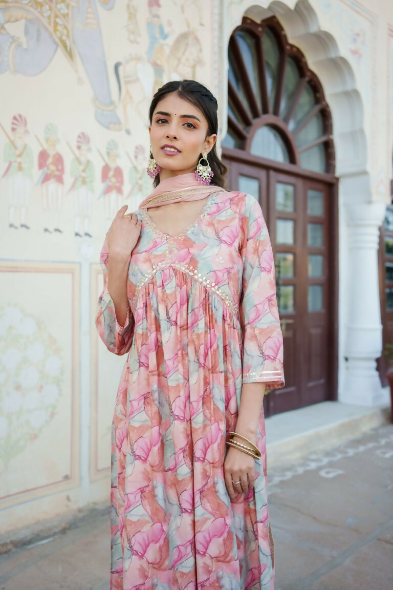 Vaasva Women Peach Muslin Embroidered Kurta, Pant & Dupatta Set - Distacart