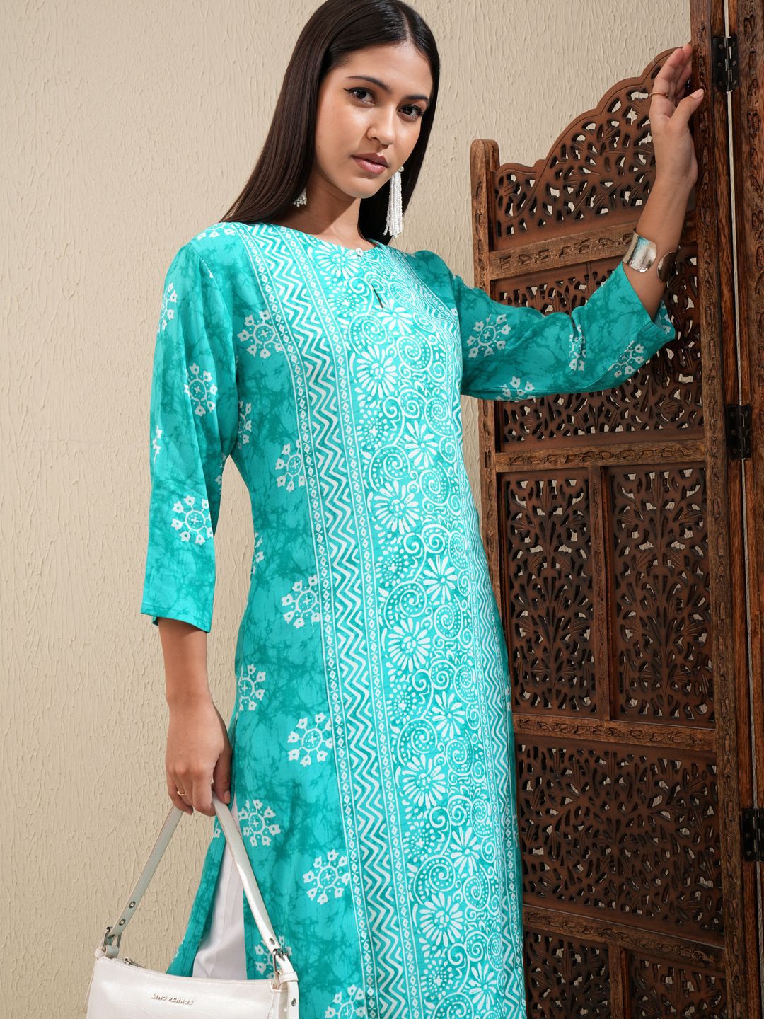 Vishudh Green Floral Printed Keyhole Neck Straight Kurta - Distacart