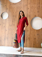 Thumbnail for Vishudh Women Red Solid Straight Kurta - Distacart
