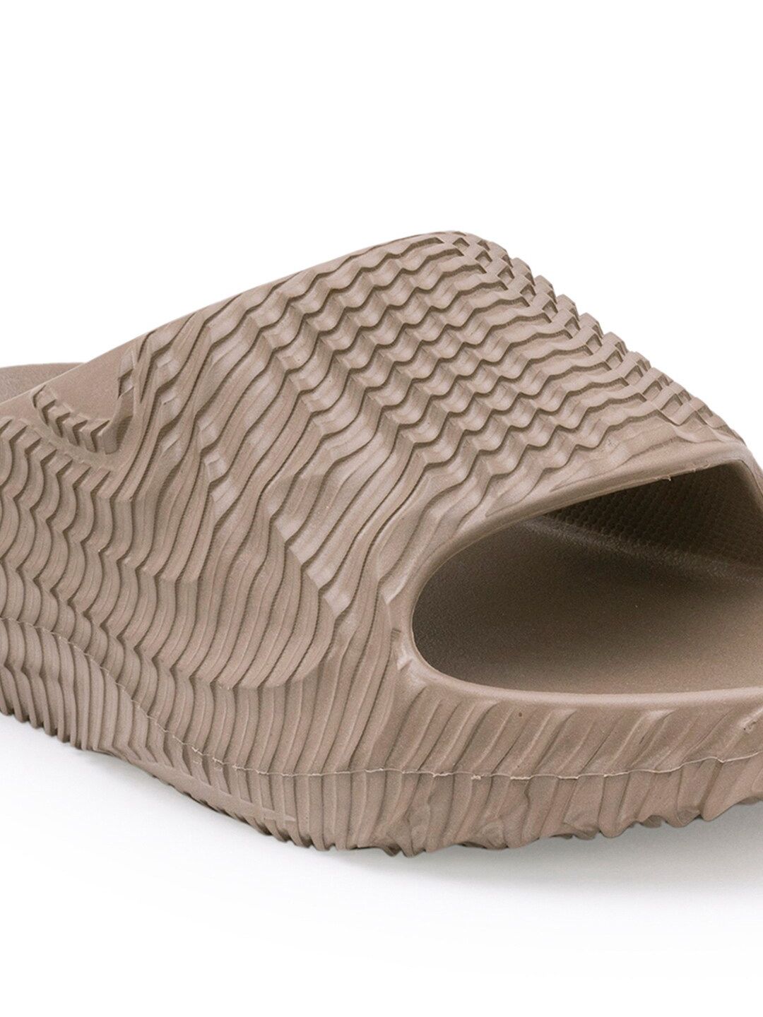 Red Tape Men Textured Slip-Resistance Sliders