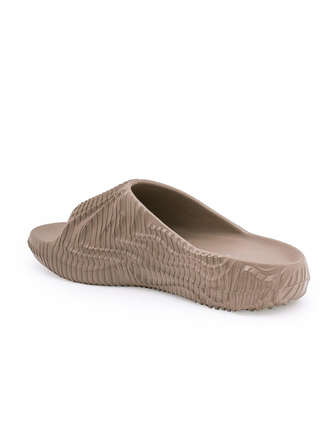Red Tape Men Textured Slip-Resistance Sliders