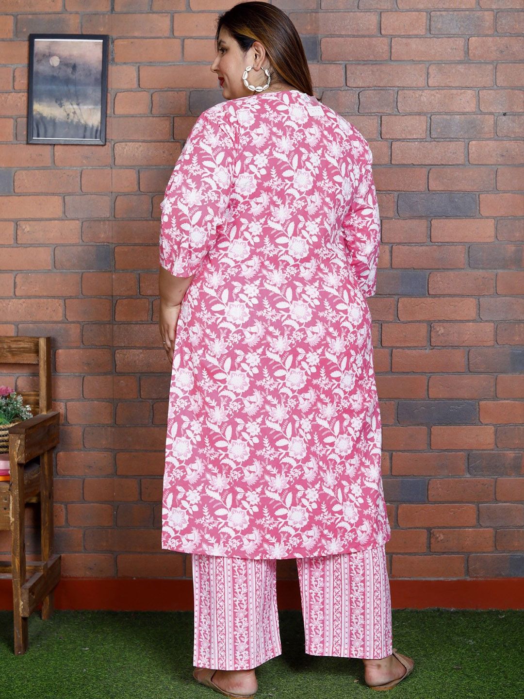 Swasti Women Floral Printed Regular Sequinned Pure Cotton Kurta with Trousers & With Dupatta