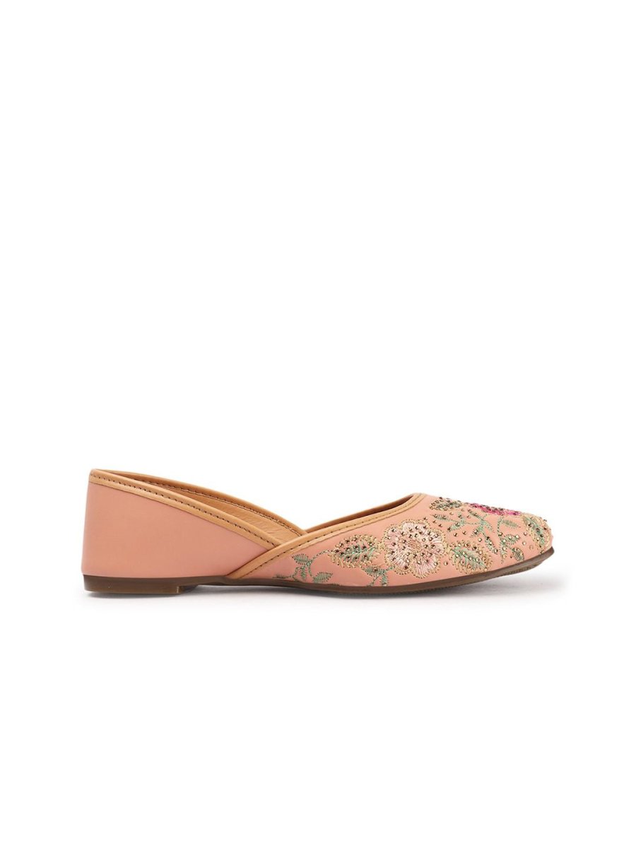 Anouk Embroidered Mojaris