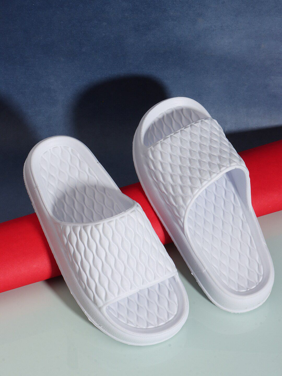 Roadster The Lifestyle Co. Women White Comfort Lightweight Sliders