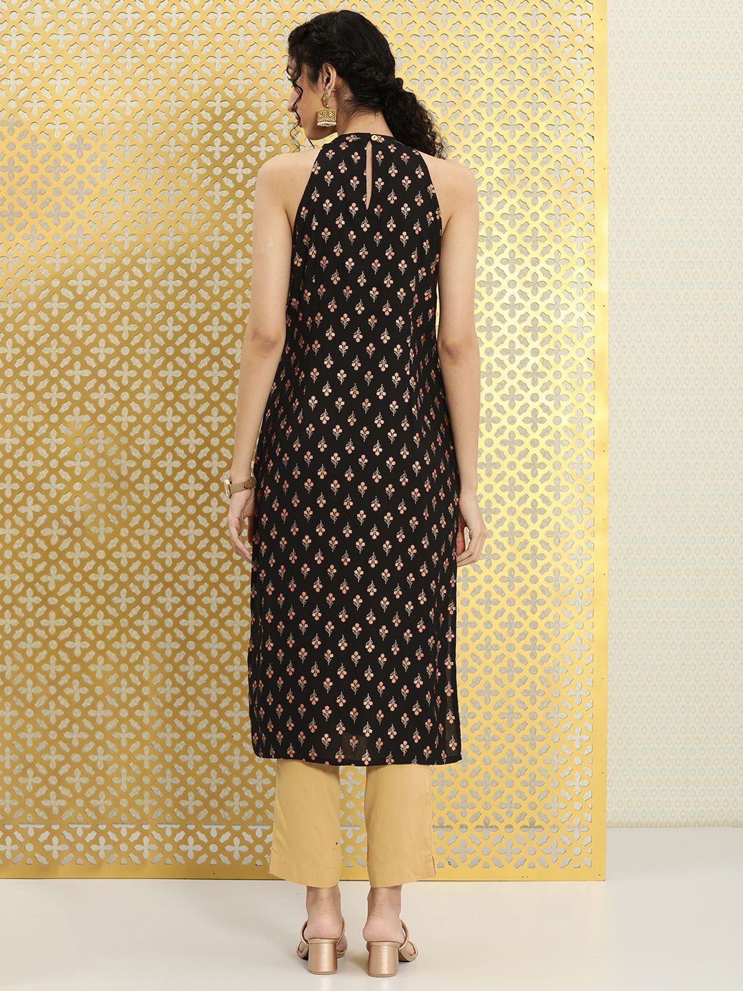 Ode by House of Pataudi Women Black Floral Printed Halter Neck Pure Cotton Rozana Kurta - Distacart