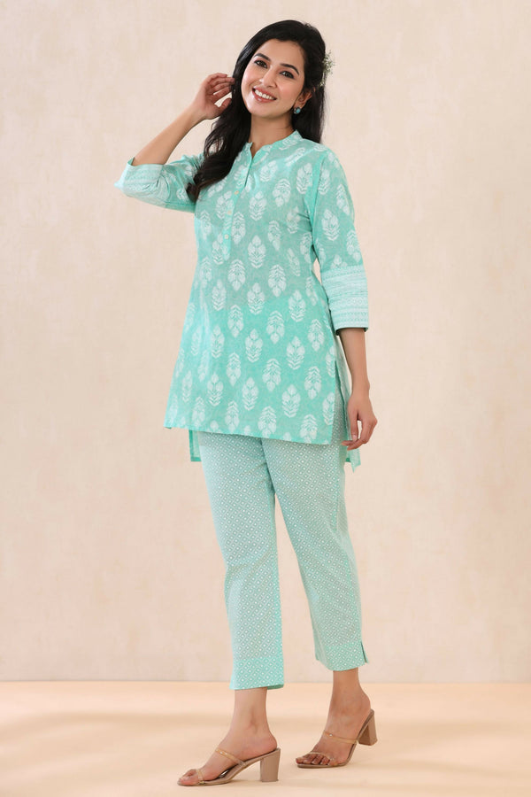 Juniper Mint Geometric Printed Pure Cotton Straight Fit Pants - Distacart