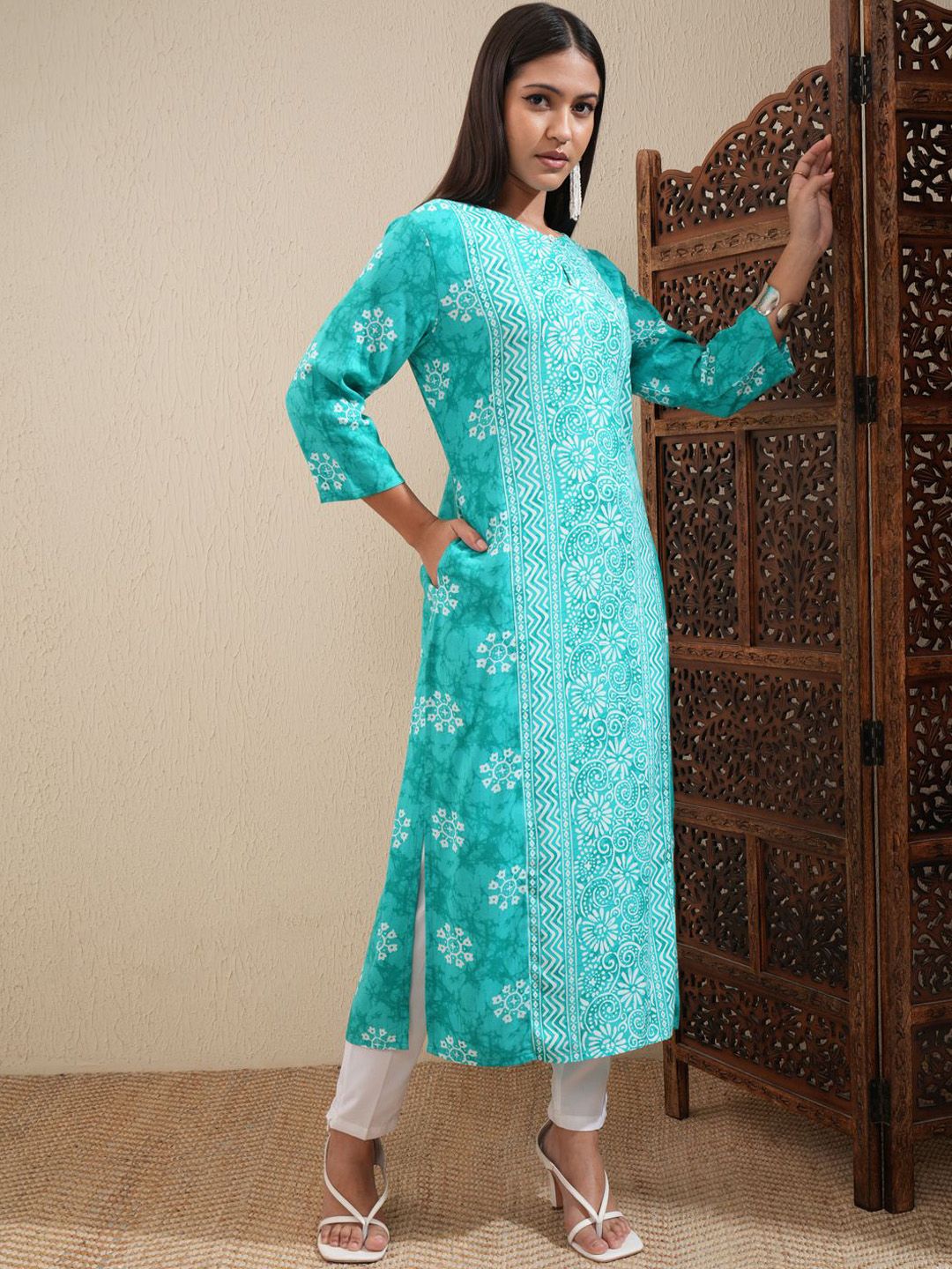 Vishudh Green Floral Printed Keyhole Neck Straight Kurta - Distacart