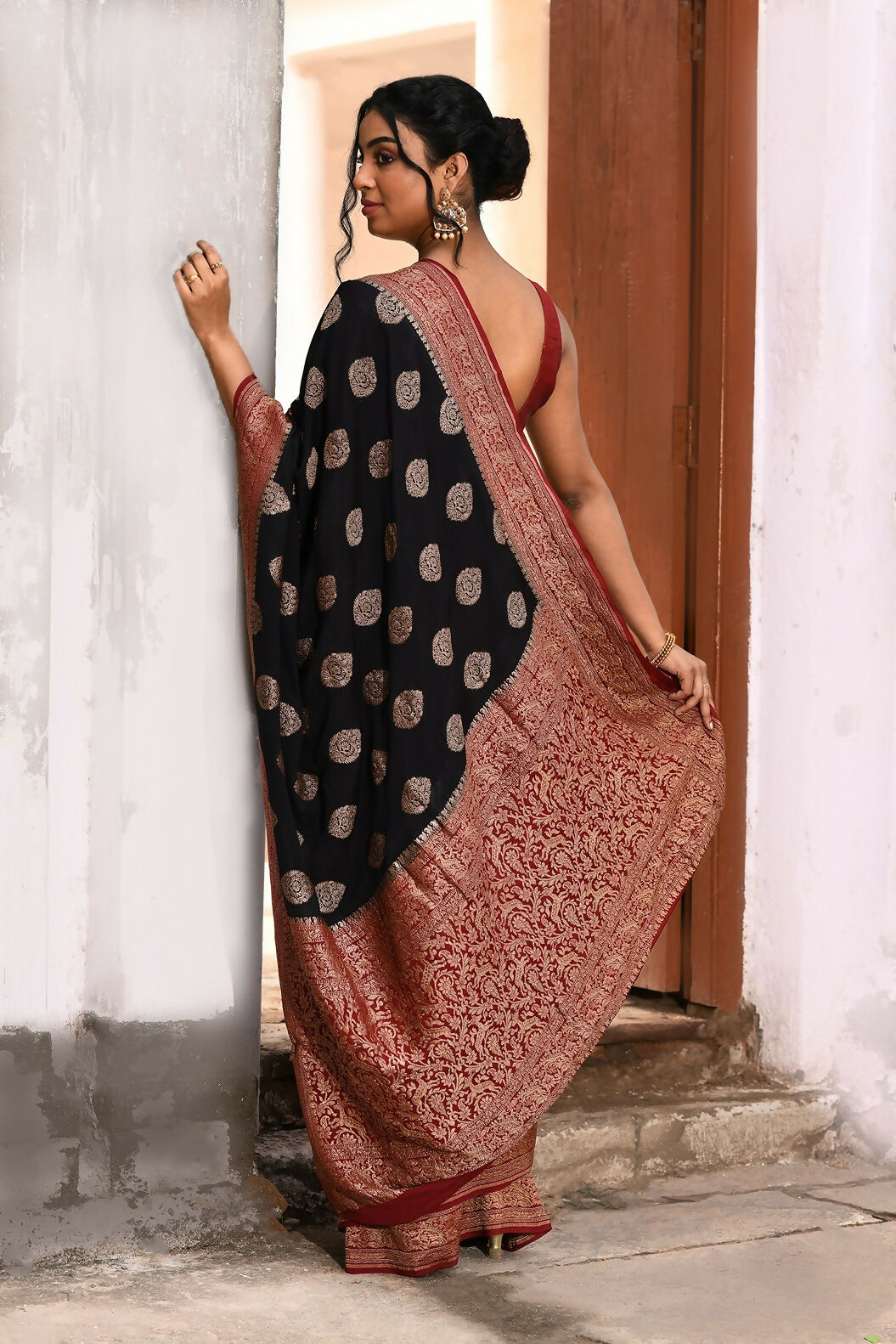 Joban Fashion Black Crepe Chiffon Pure Handloom Banarasi Silk Saree