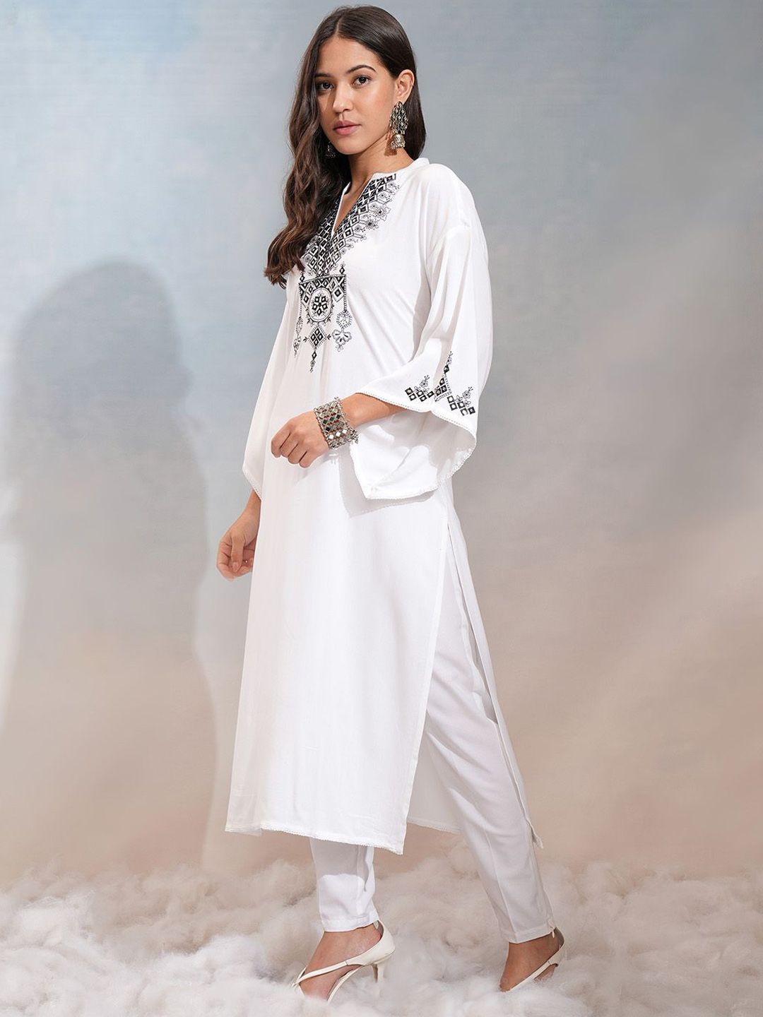 Vishudh Ethnic Motifs Embroidered Bell Sleeves Straight Kurta - Distacart