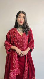 Thumbnail for trueBrowns Red Velvet Embroidered Slit Kurta - Distacart
