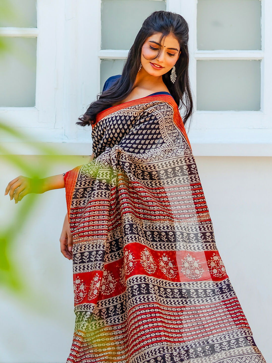 Zibaa Hand-Blocked Pure Maheshwari Silk Navy Blue Saree