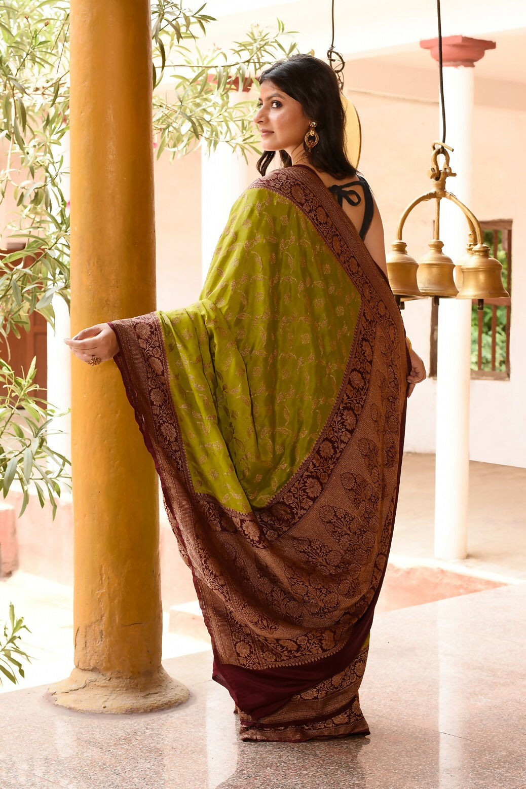 Joban Fashion Grass Green Crepe Chiffon Pure Handloom Banarasi Silk Saree