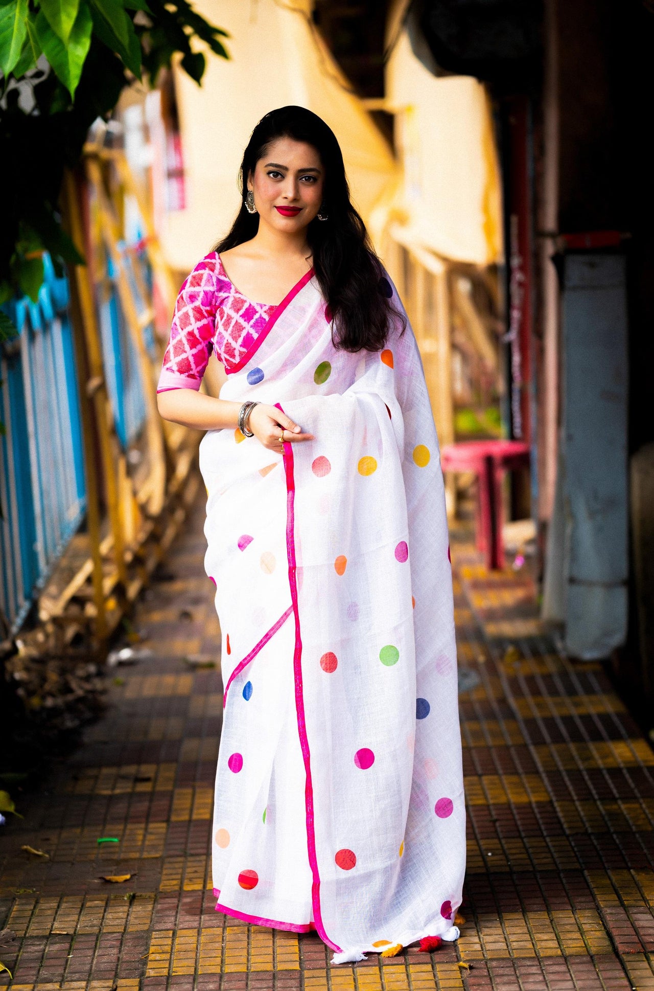 White Pure Linen Ethnic Motifs Saree with Unstitched Blouse - A2M