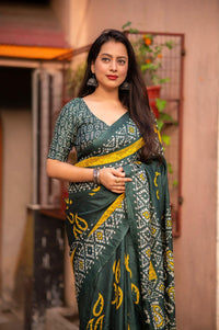 Thumbnail for Green Silk Blend Ethnic Motifs Saree with Unstitched Blouse - A2M