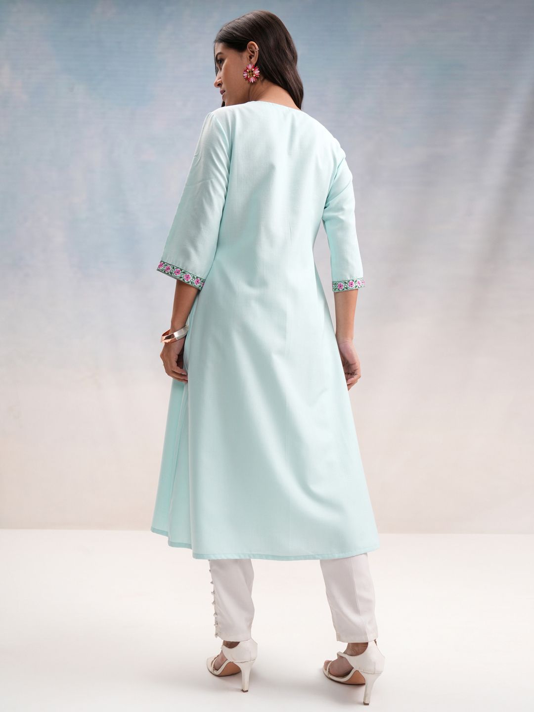 Vishudh Blue Floral Embroidered Keyhole Neck A-Line Straight Kurta - Distacart