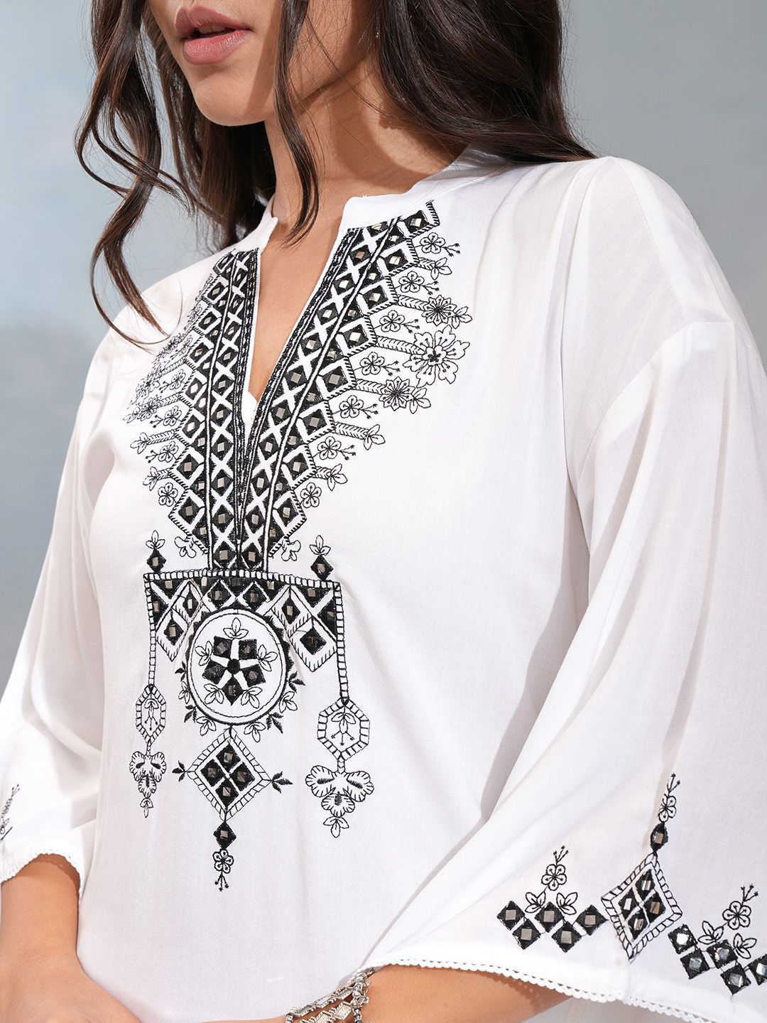 Vishudh Ethnic Motifs Embroidered Bell Sleeves Straight Kurta