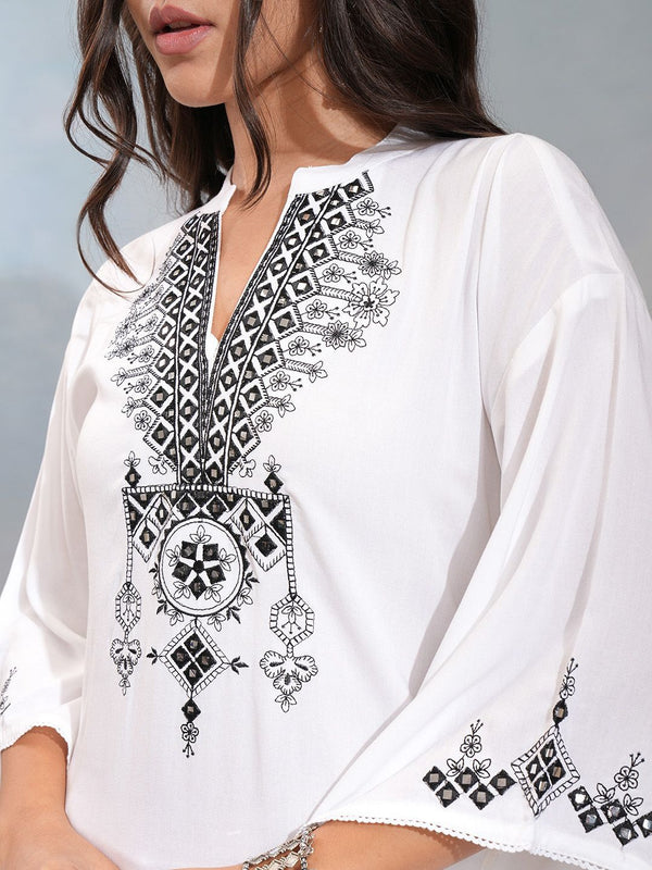 Vishudh Ethnic Motifs Embroidered Bell Sleeves Straight Kurta - Distacart