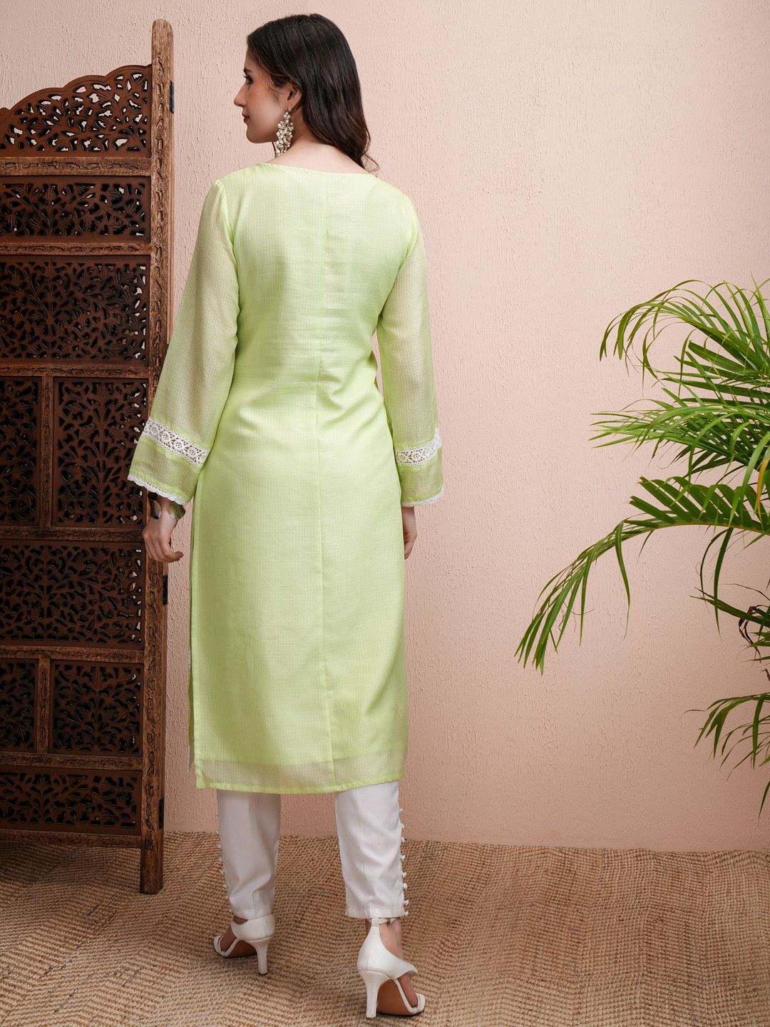 Vishudh Floral Embroidered Straight Kurta - Distacart