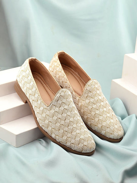 House of Pataudi Men Ethnic Embroidered Slip On Mojaris Shoes