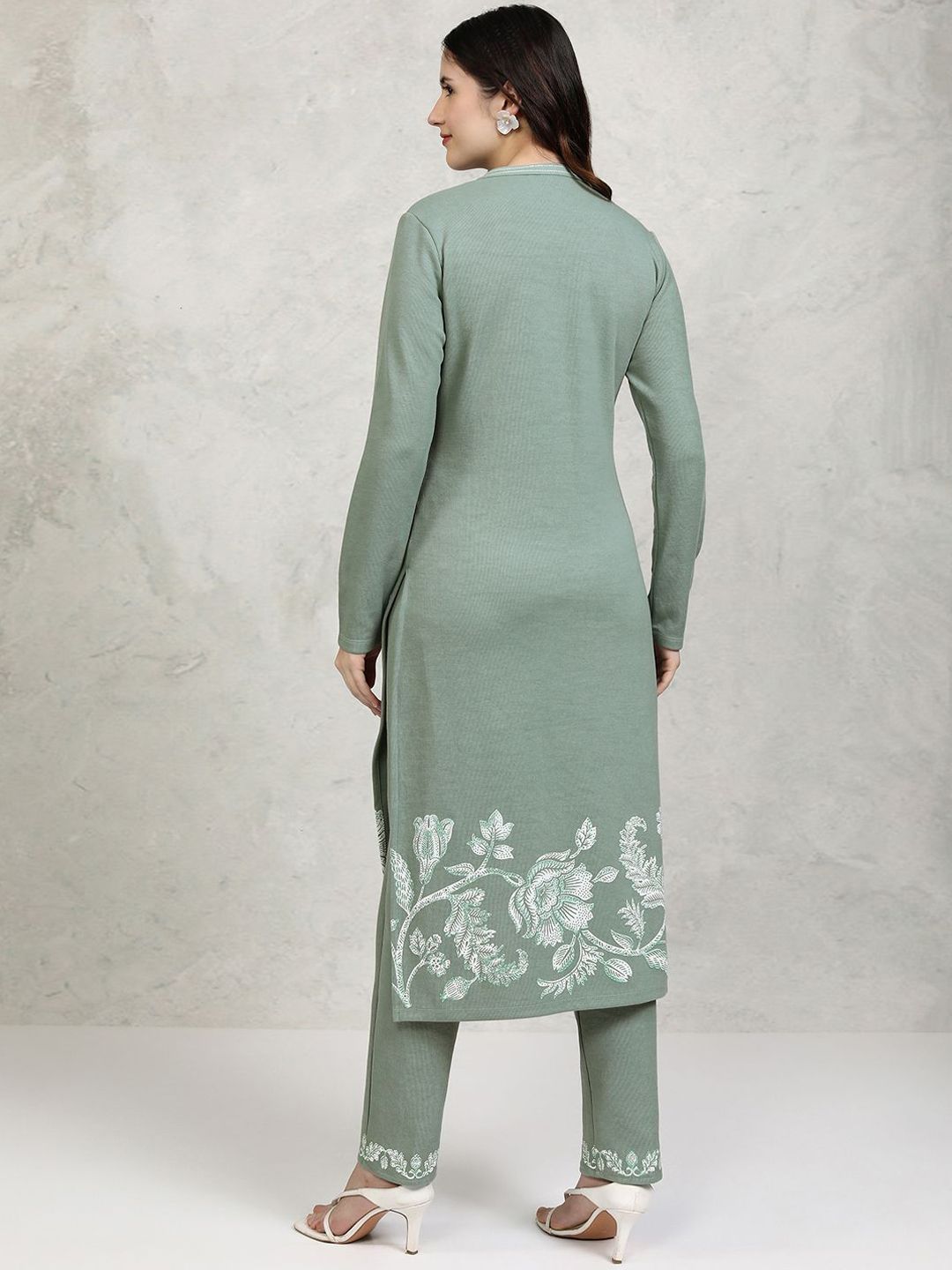 Vishudh Green Floral Printed Mandarin Collar Straight Kurta with Trousers - Distacart