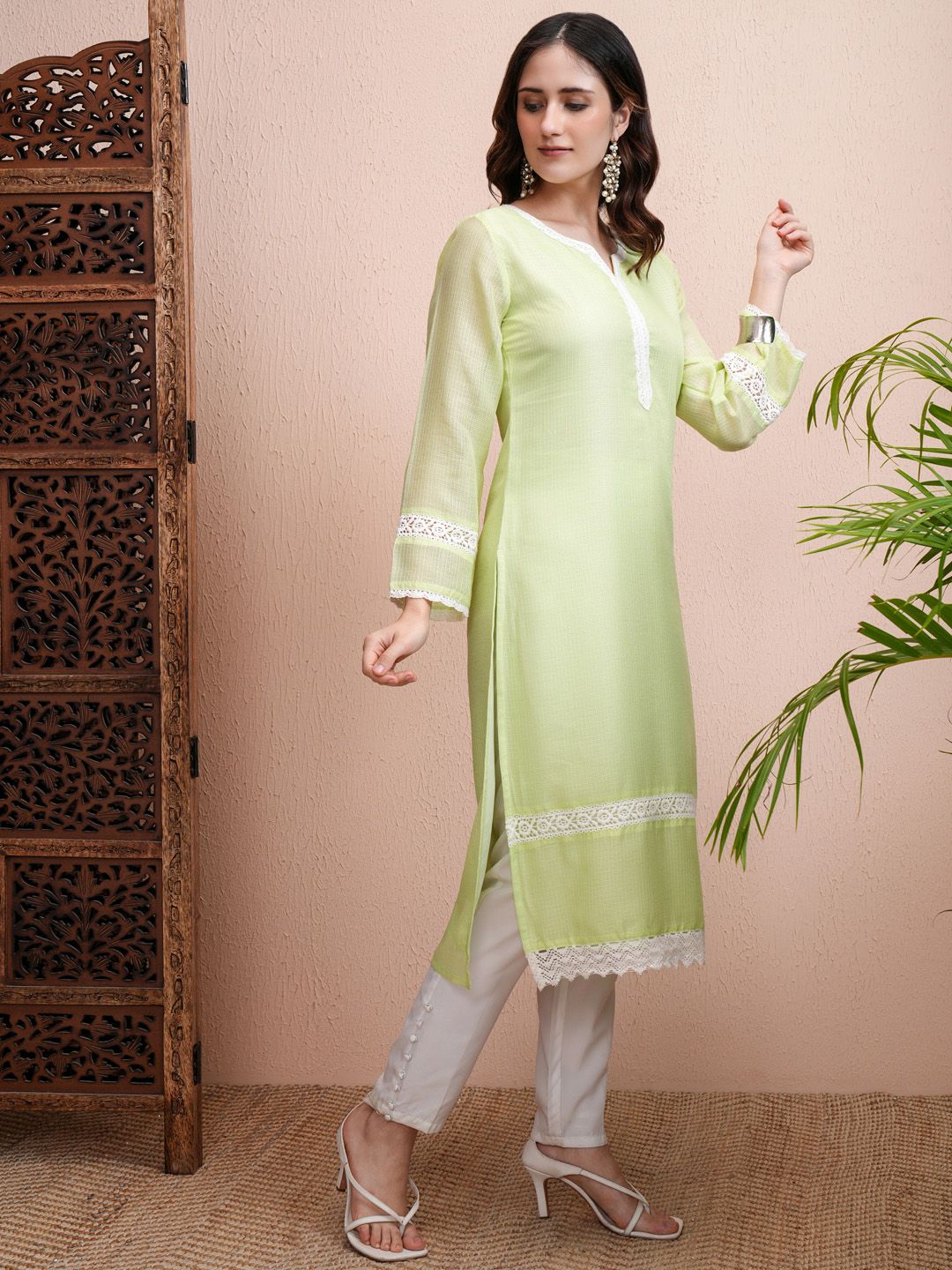 Vishudh Floral Embroidered Straight Kurta - Distacart