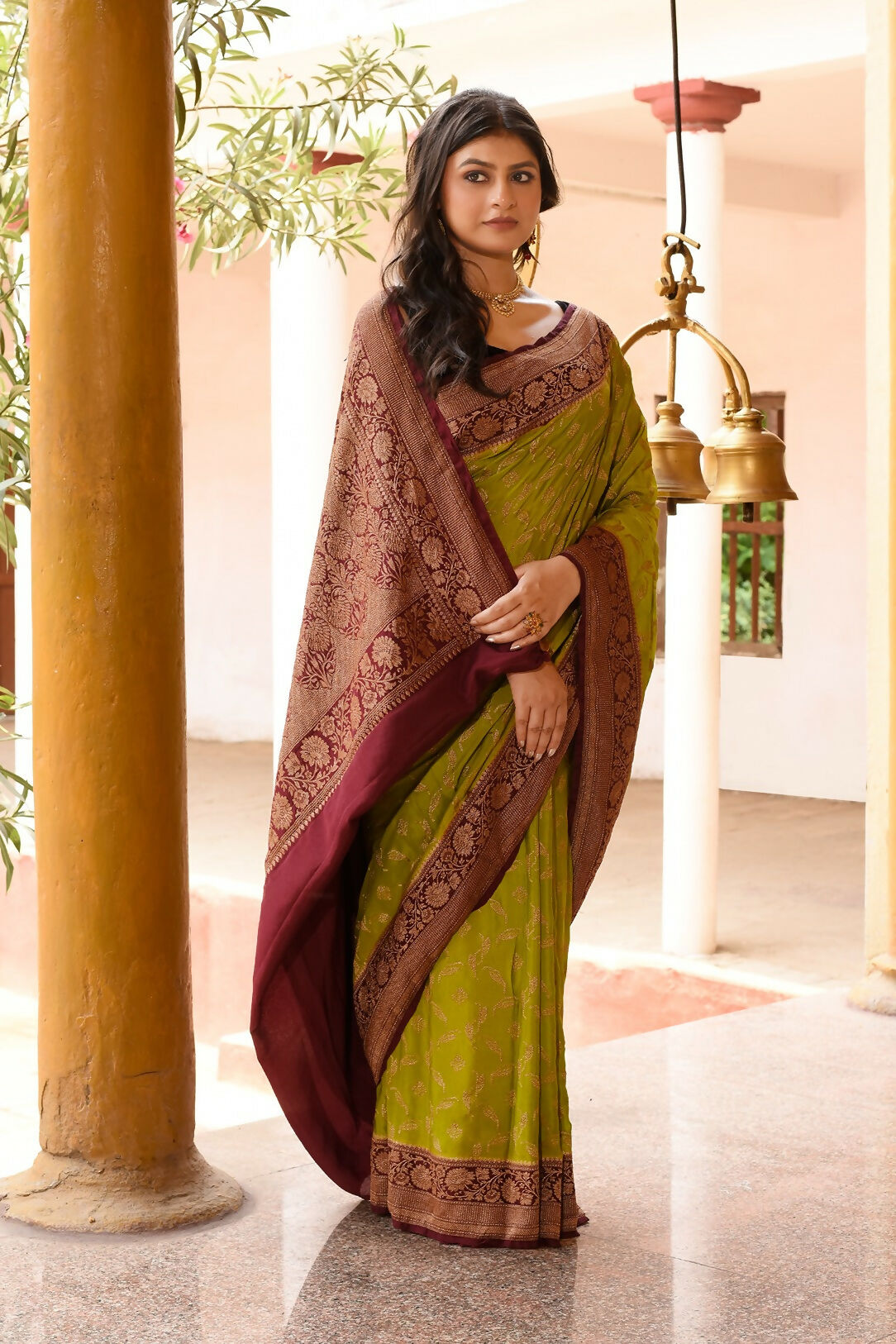 Joban Fashion Grass Green Crepe Chiffon Pure Handloom Banarasi Silk Saree