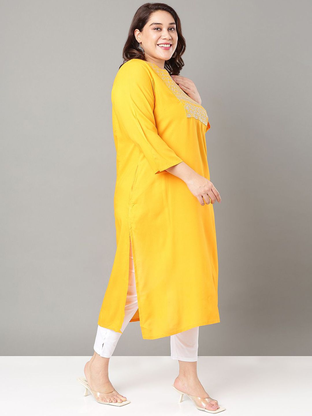 Sztori Plus Size Floral Embroidered Sequinned Straight Kurta - Distacart