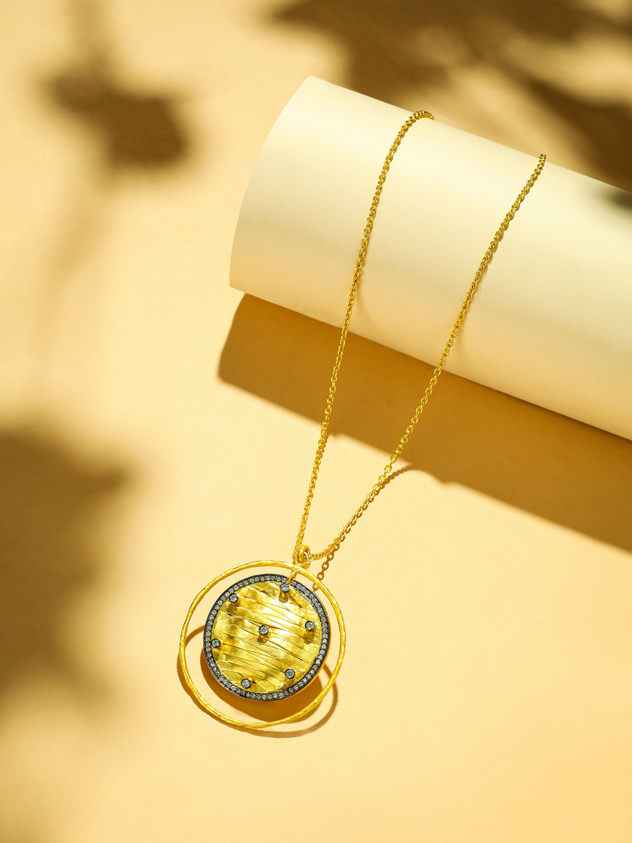 Nuyug 18K Gold-Plated Zircon Studded Minimal Chain Textured Surface Pendant Necklace