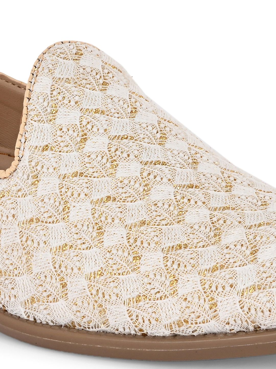 House of Pataudi Men Ethnic Embroidered Slip On Mojaris Shoes