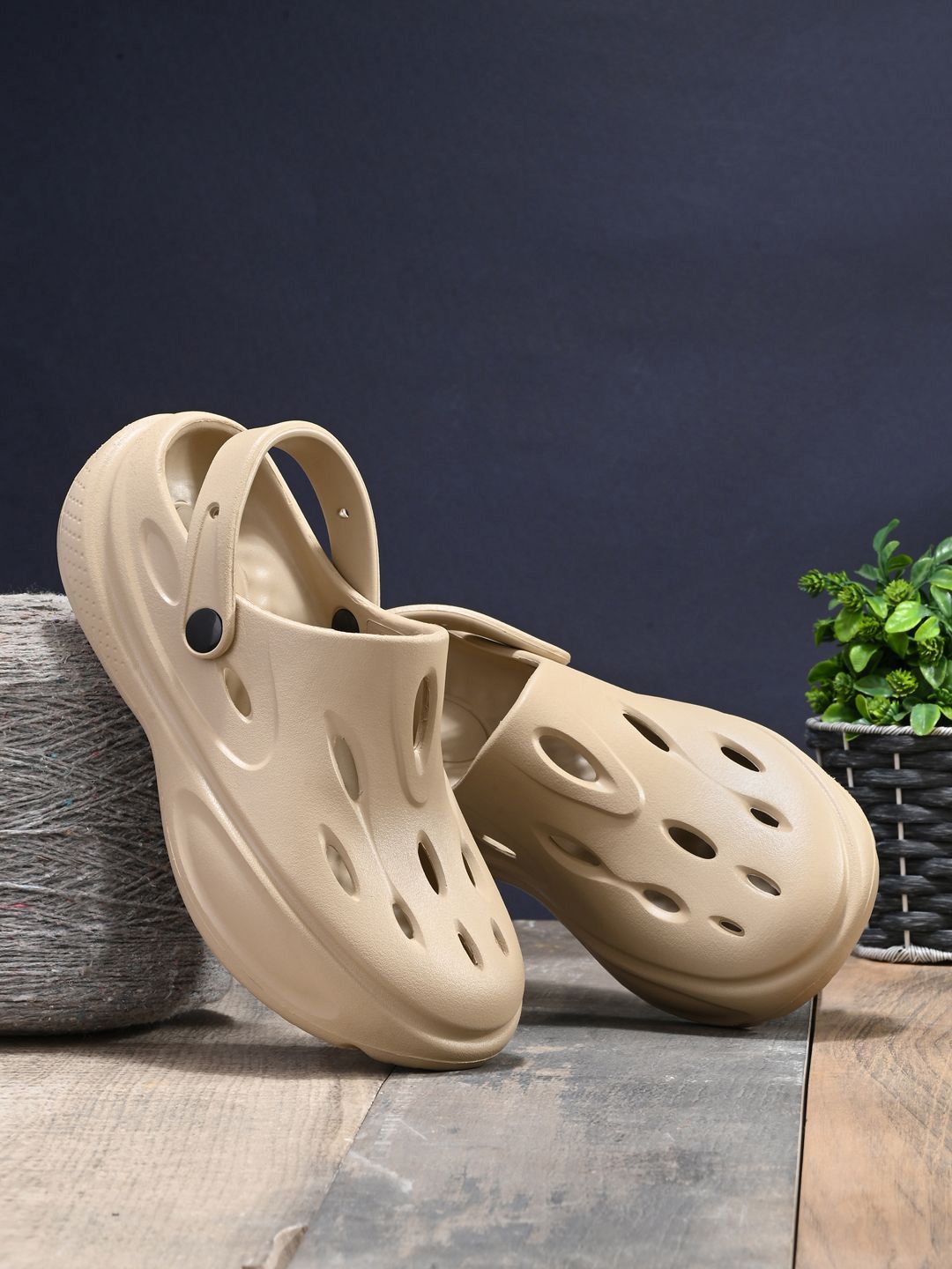 Roadster The Lifestyle Co. Men Casual Clogs