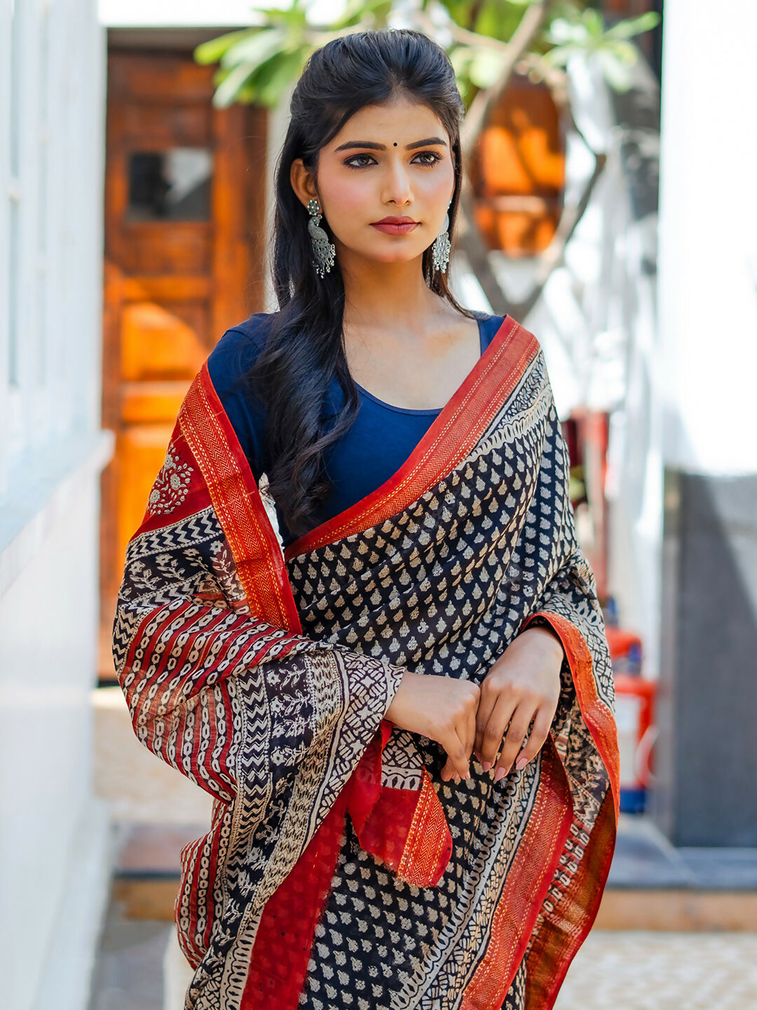 Zibaa Hand-Blocked Pure Maheshwari Silk Navy Blue Saree