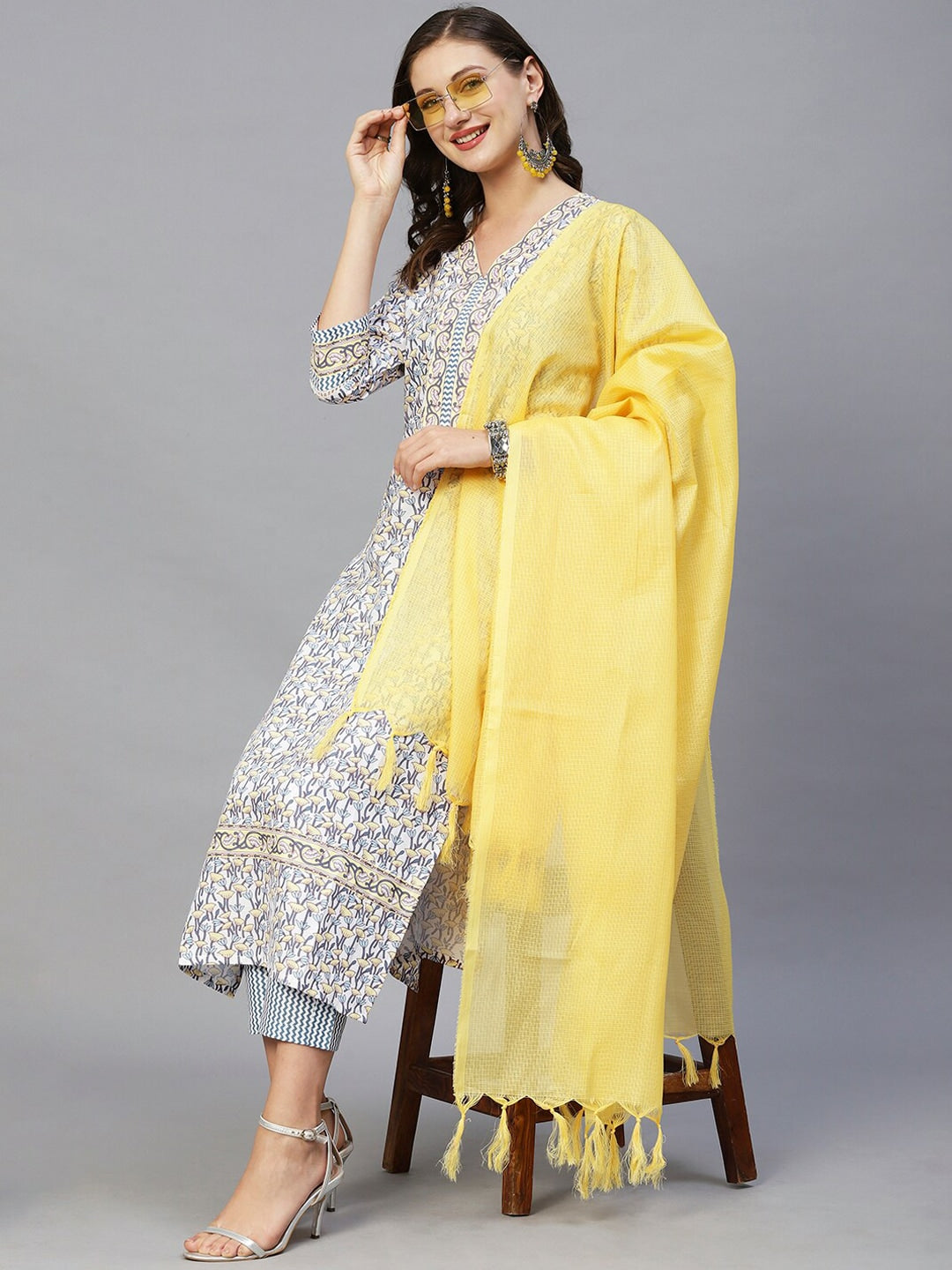 Kalini Floral Printed Regular Kurta With Trousers & Dupatta - Distacart
