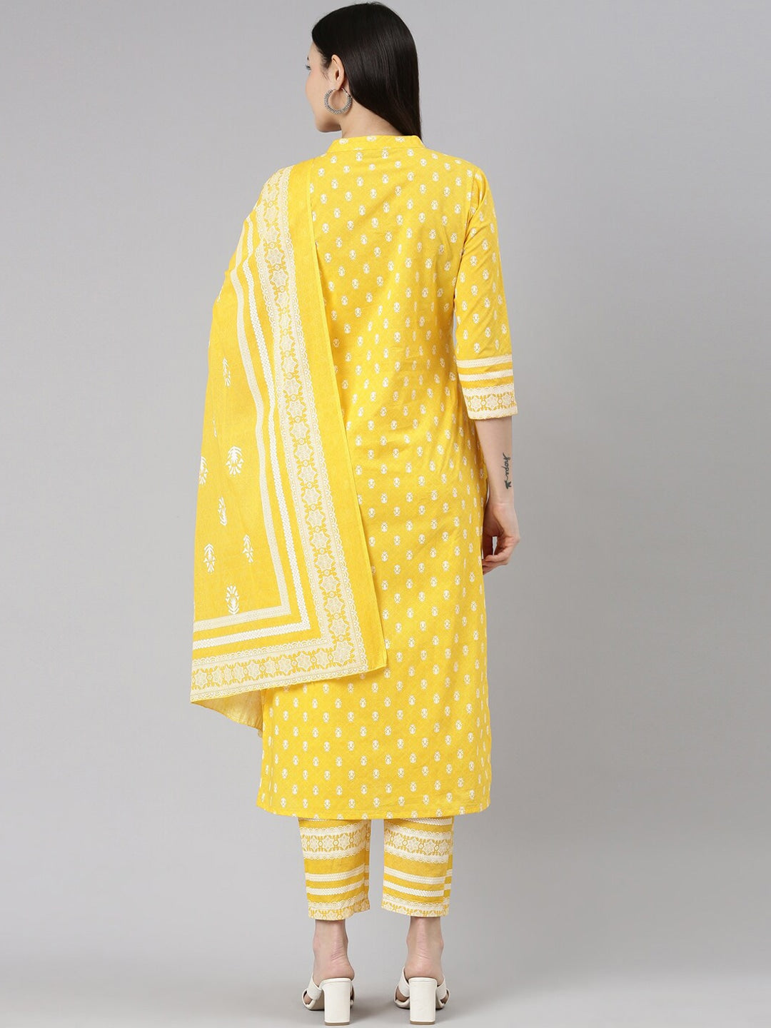 Kalini Floral Printed Pure Cotton Kurta with Trousers & Dupatta - Distacart