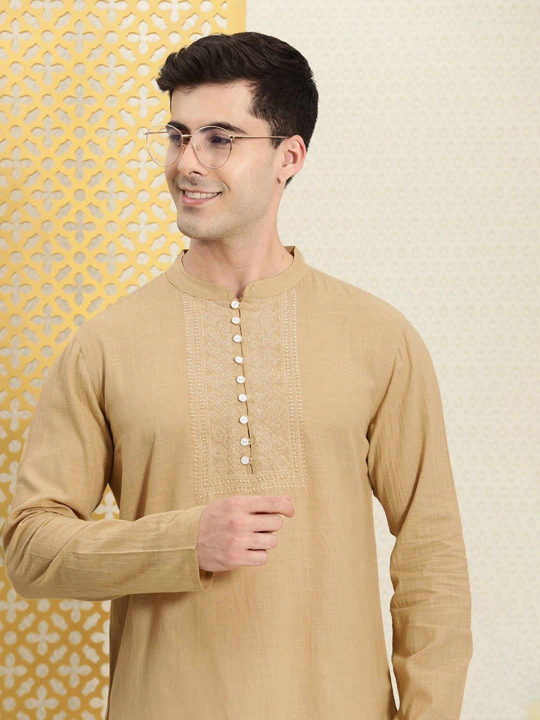 House of Pataudi Men Pure Cotton Solid Chikankari Jashn Short Kurta - Distacart