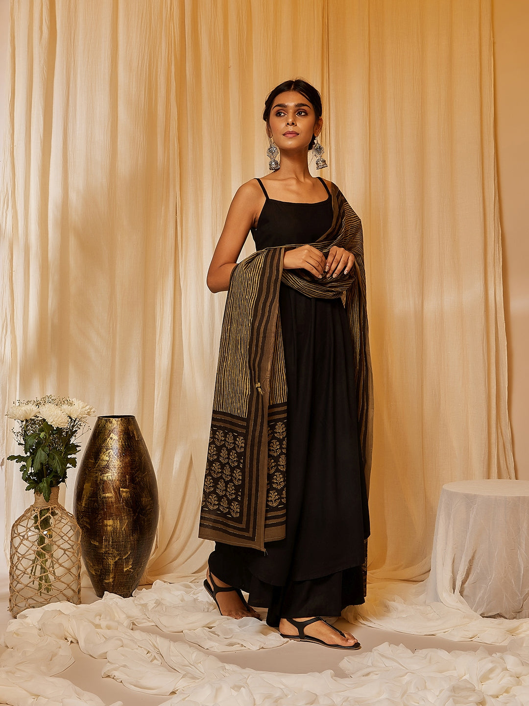 InWeave Women's Black Strappy Kurta Palazzo Set With Green Boota Dupatta - Distacart