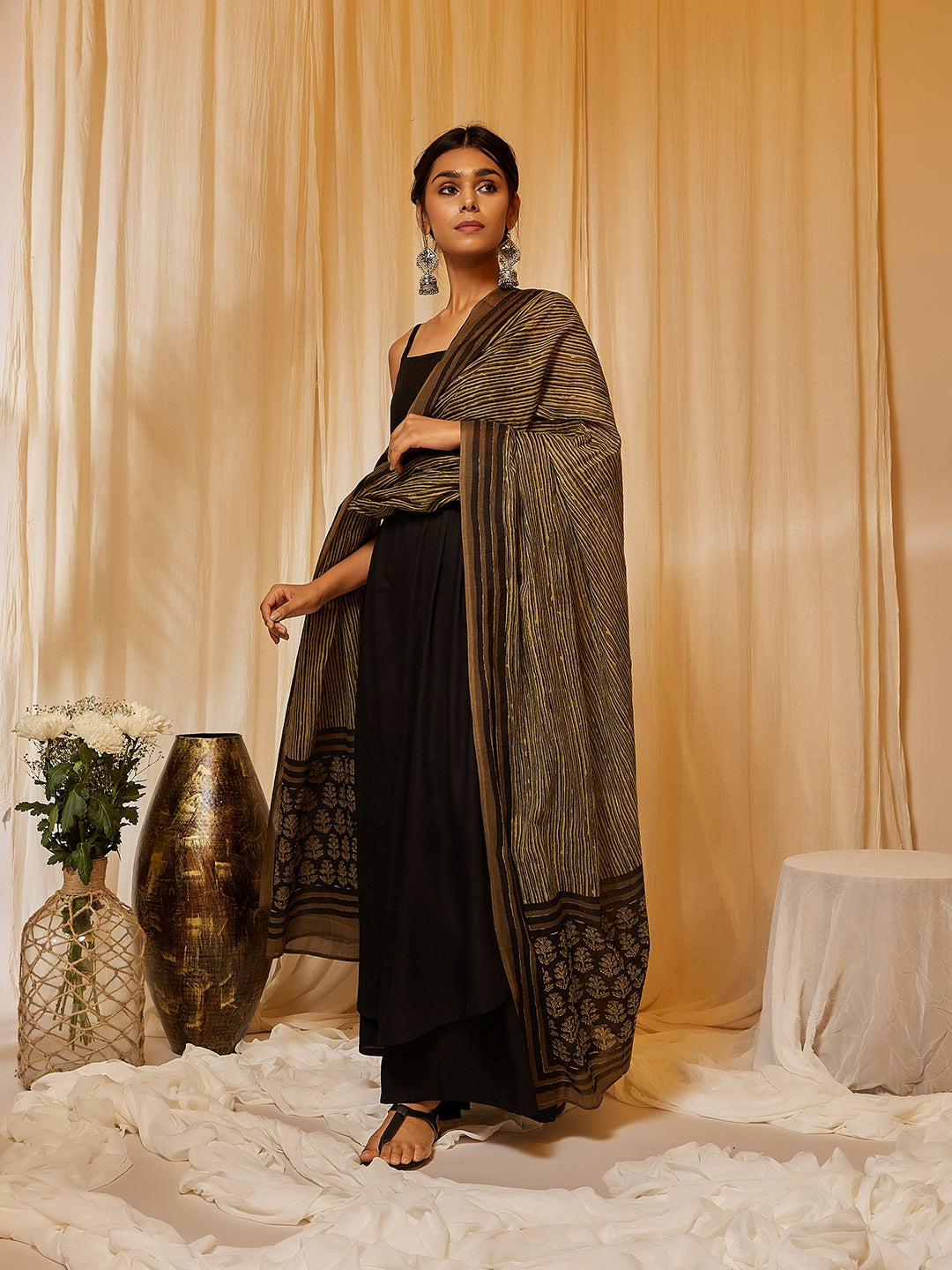 InWeave Women's Black Strappy Kurta Palazzo Set With Green Boota Dupatta - Distacart