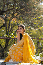 Thumbnail for Juniper Women Yellow Georgette Printed Flared Kurta Sets - Distacart