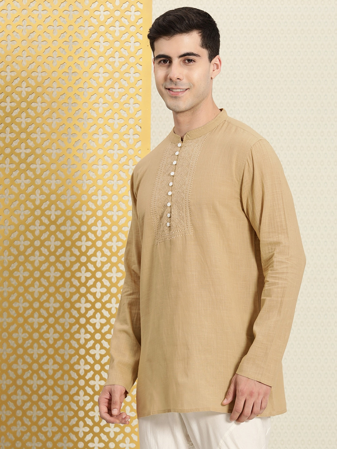 House of Pataudi Men Pure Cotton Solid Chikankari Jashn Short Kurta - Distacart