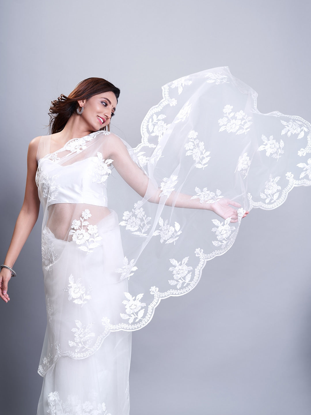 Mitera White Ethnic Motifs Embroidered Net Saree - Distacart