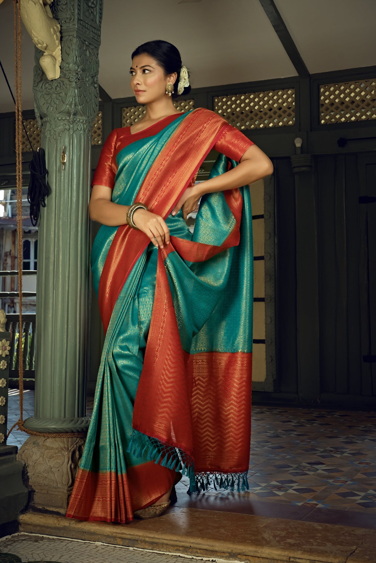 Vardha Beautiful Turquoise Blue Golden Zari Kanjeevaram Silk Saree