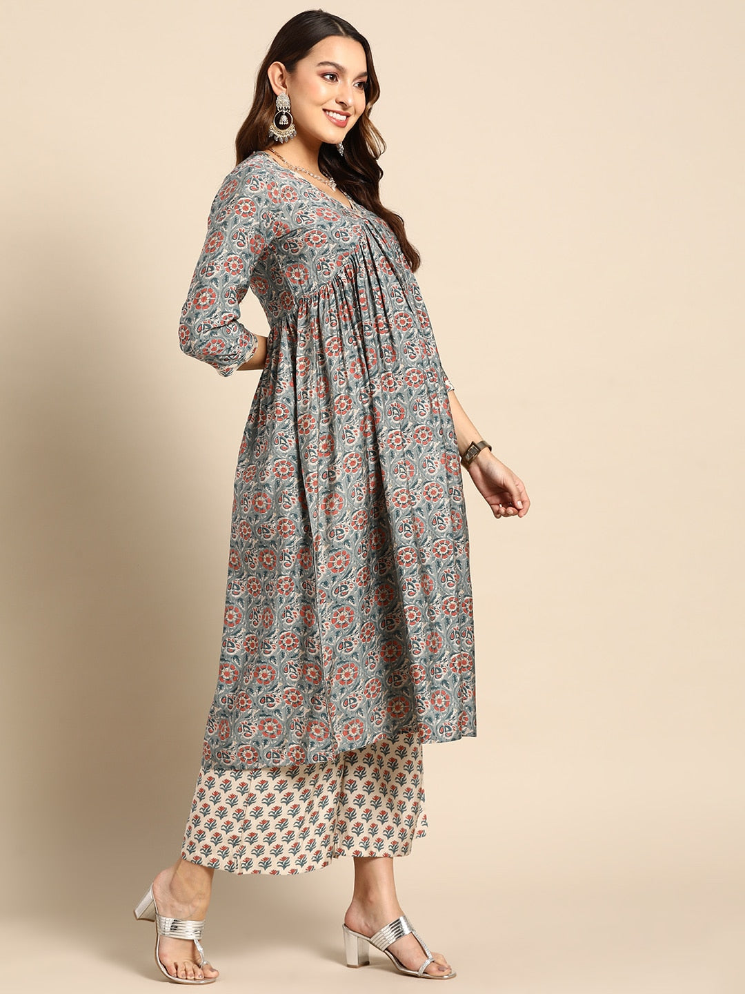Sangria Women Grey Floral Printed Empire Kurta with Trousers - Distacart