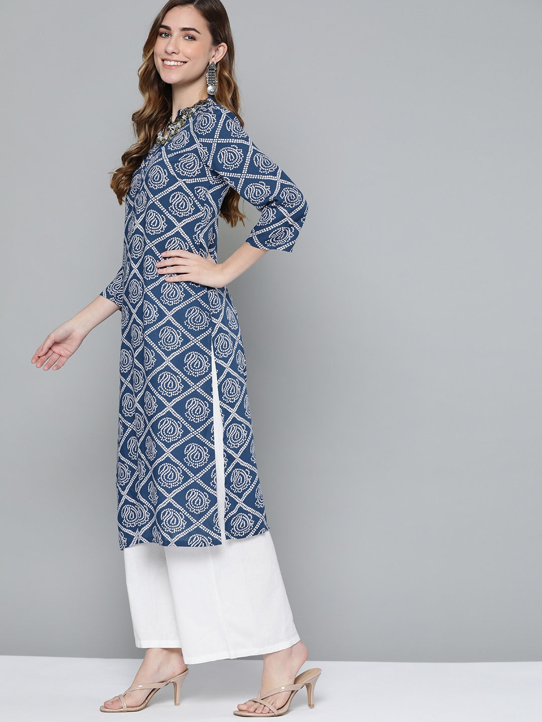 HERE&NOW Women Blue & White Geometric Printed Kurta - Distacart