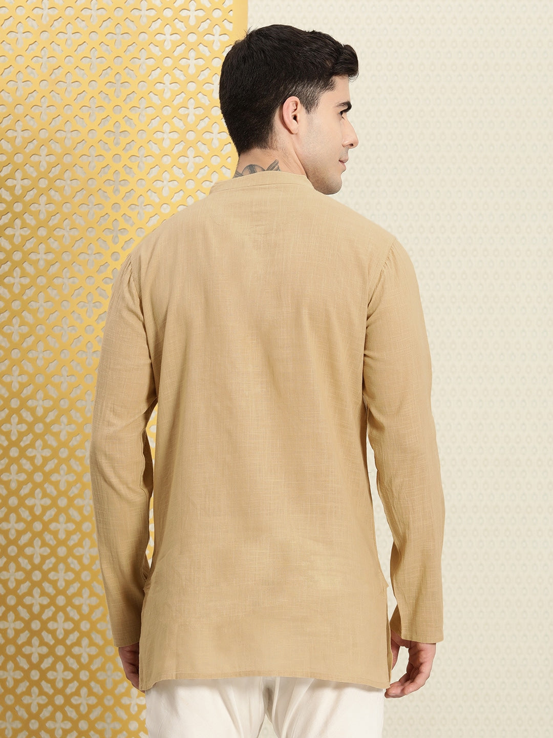 House of Pataudi Men Pure Cotton Solid Chikankari Jashn Short Kurta - Distacart