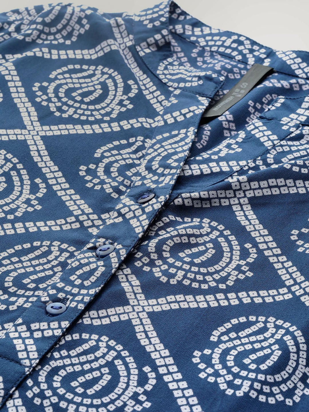 HERE&NOW Women Blue & White Geometric Printed Kurta - Distacart