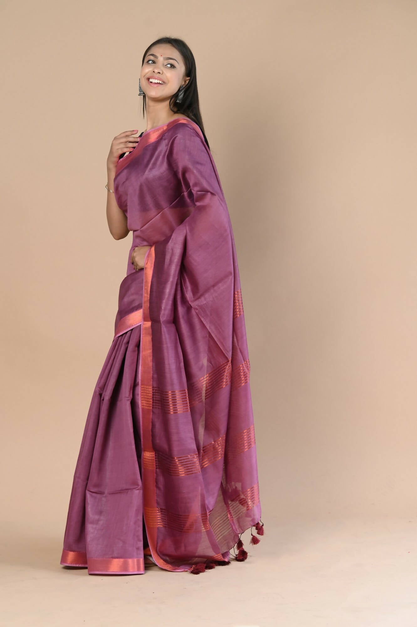 Very Much Indian Handloom Cotton Silk Maheshwari Saree With Sleek Golden Border - Maroon - Distacart