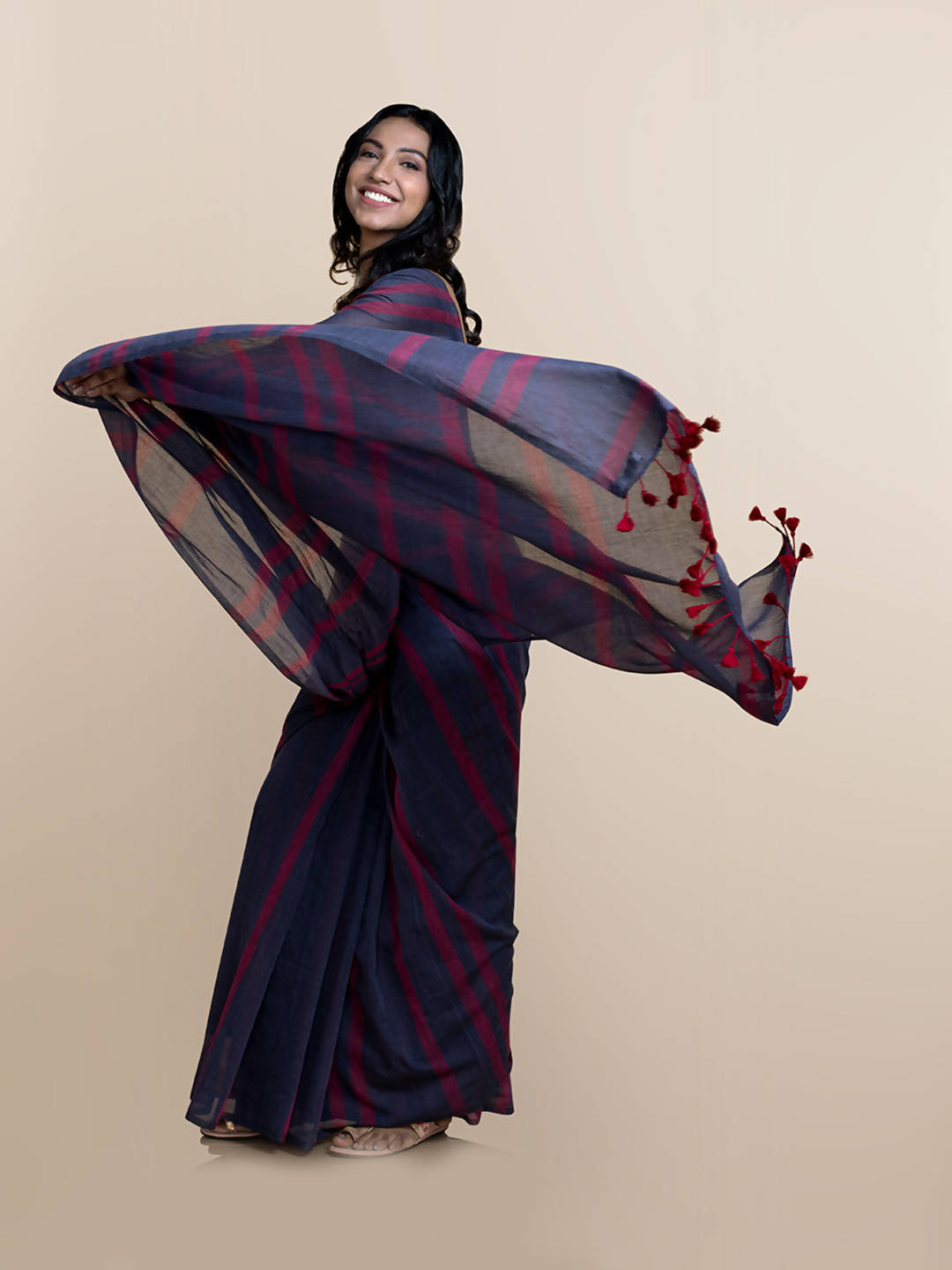 Suta Women Navy Blue Pure Cotton Handloom Saree - Distacart