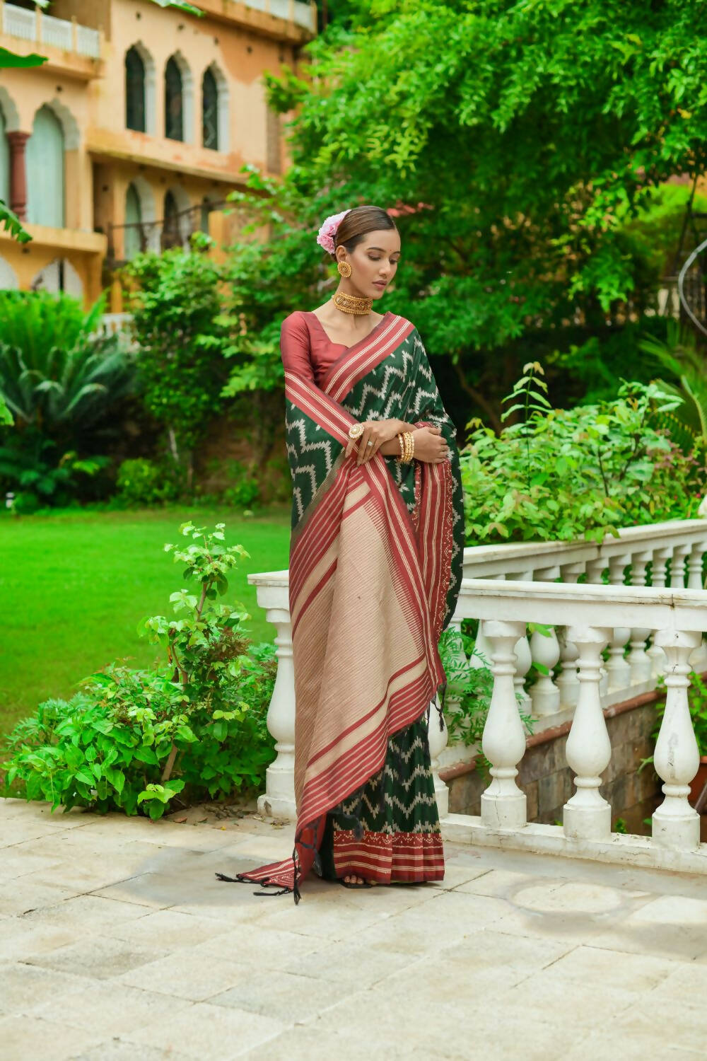 Vishnu Weaves Women's Green Handloom Raw Silk Zari Woven Saree with Blouse - Distacart
