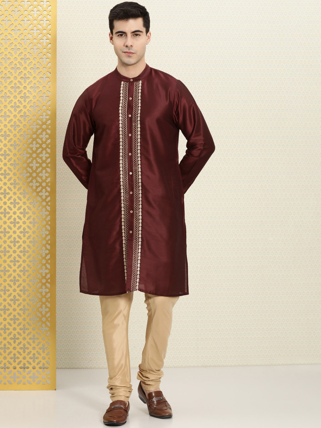 House of Pataudi Men Embroidered Jashn Kurta - Distacart