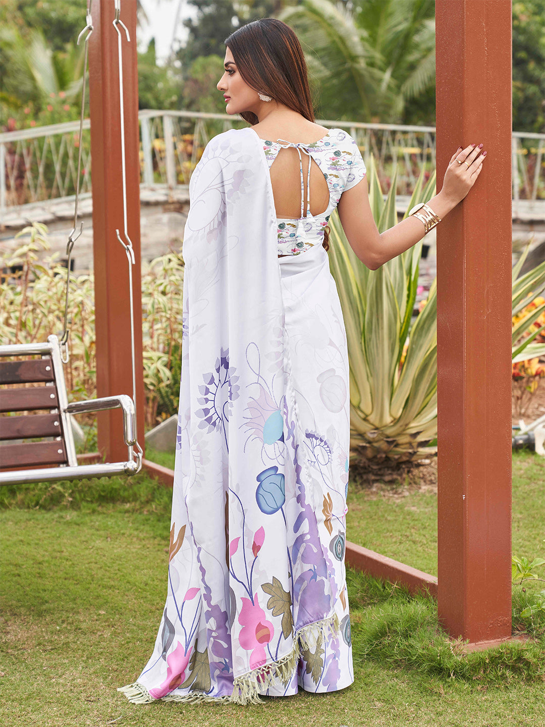 Tikhi Imli White Floral Printed Saree - Distacart